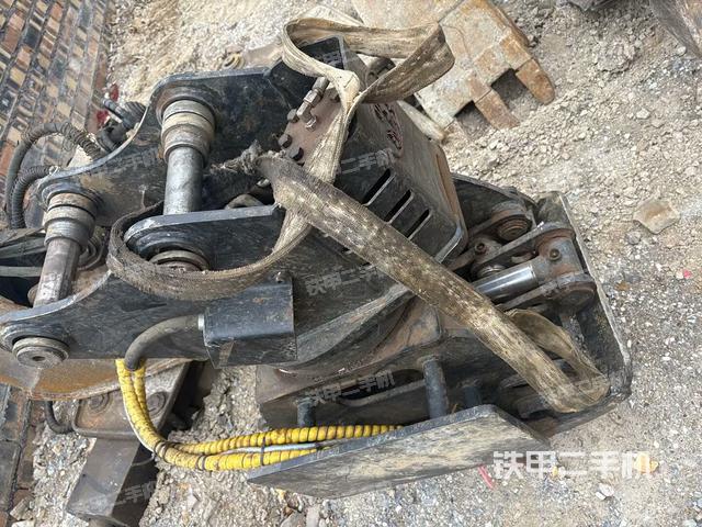 大臂根部?斜（工作和回轉(zhuǎn)裝置）