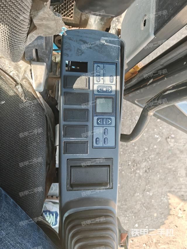 座椅左側(cè)控制臺(tái)/音響/含左手柄（駕駛室部分）