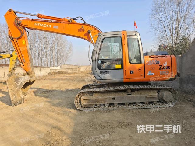 駕駛室頂部(整機(jī)外觀) 駕駛室頂部(整機(jī)外觀)