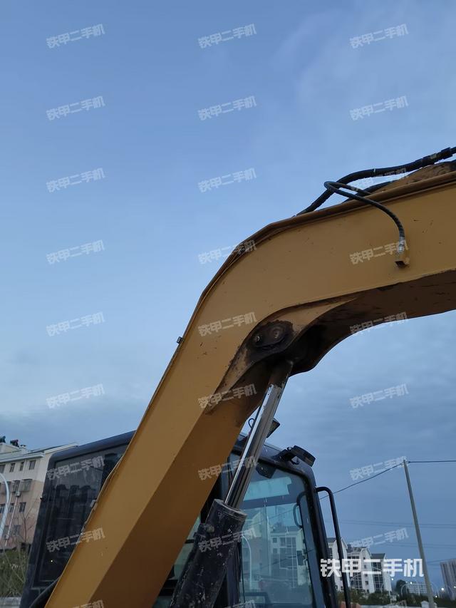 大臂整體?右側(cè)(工作和回轉(zhuǎn)裝置) 大臂整體?右側(cè)(工作和回轉(zhuǎn)裝置)