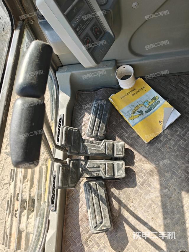 座椅右側控制臺/鑰匙門/油門/含右手柄（駕駛室部分）