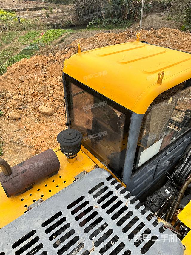 驾驶室顶部（整机外观）