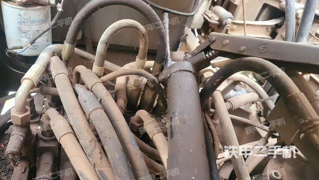 回转马达和主控阀（整机外观）