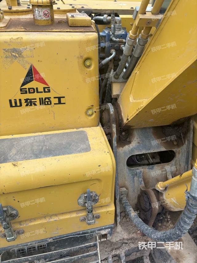 大臂背部俯視（工作和回轉(zhuǎn)裝置）