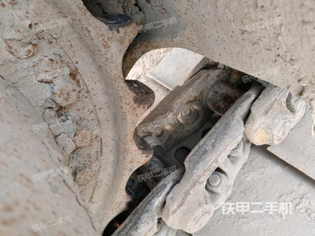 右驅(qū)動輪（行走機構(gòu)）