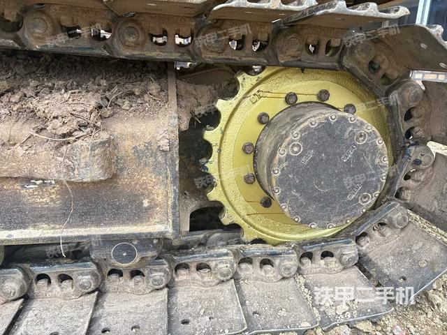 右驅(qū)動輪（行走機構(gòu)）