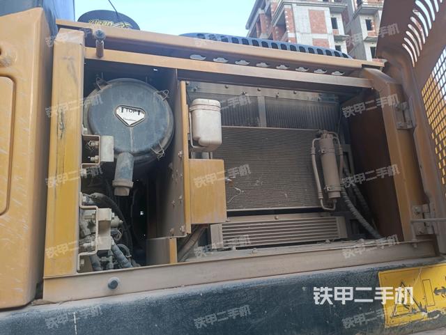 散熱器正面(大件艙室) 散熱器正面(大件艙室)