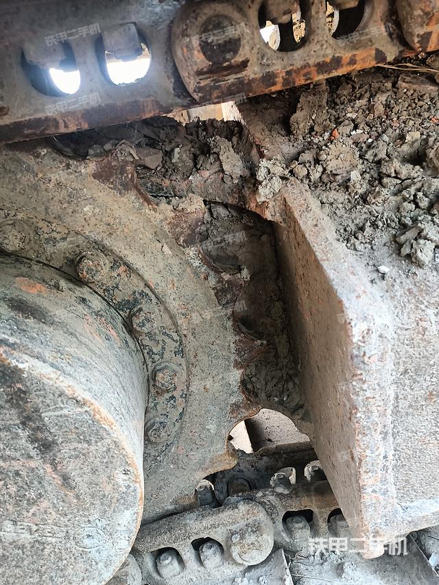 駕駛室頂部(整機外觀) 駕駛室頂部(整機外觀)