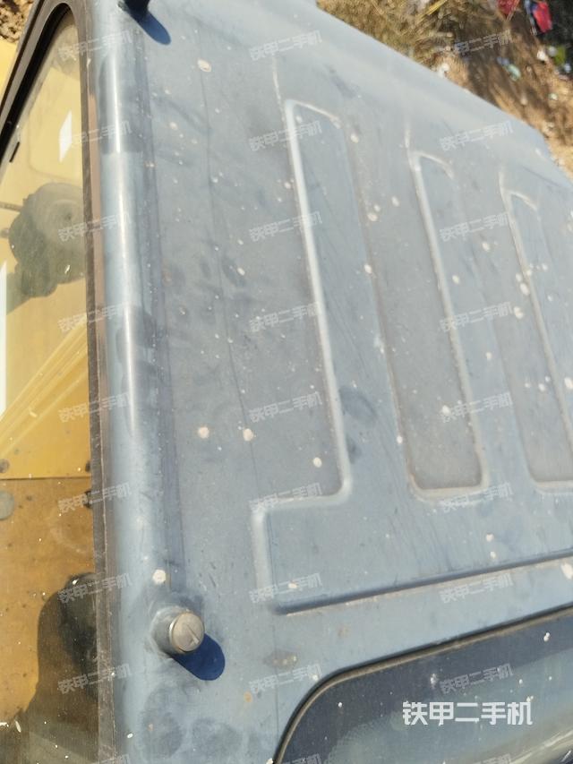 驾驶室顶部（整机外观）