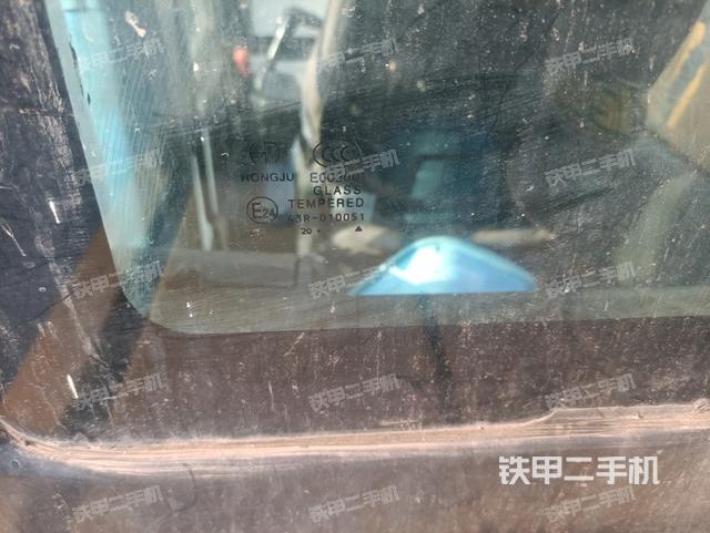 后窗玻璃角標(biāo)(駕駛室部分) 后窗玻璃角標(biāo)(駕駛室部分)