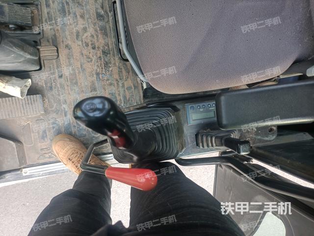 座椅左側(cè)控制臺(tái)/音響/含左手柄(駕駛室部分) 座椅左側(cè)控制臺(tái)/音響/含左手柄(駕駛室部分)