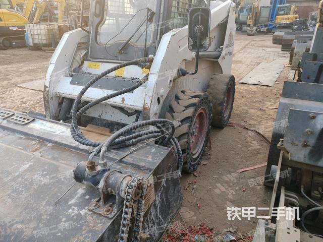 右引導(dǎo)輪/右前輪(行走機構(gòu)) 右引導(dǎo)輪/右前輪(行走機構(gòu))