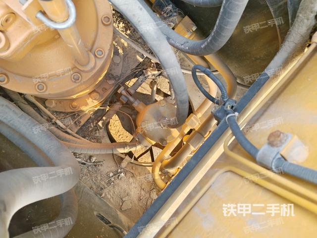 中央回轉(zhuǎn)接頭特寫(xiě)(上車(chē)部件) 中央回轉(zhuǎn)接頭特寫(xiě)(上車(chē)部件)