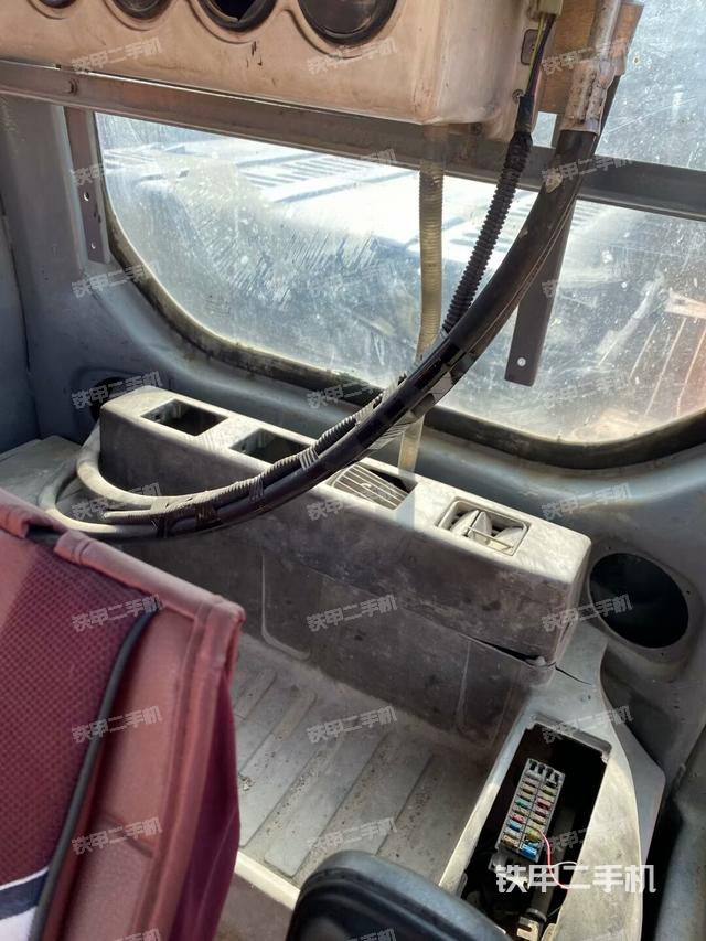 座椅右側(cè)控制臺/鑰匙門/油門/含右手柄（駕駛室部分）