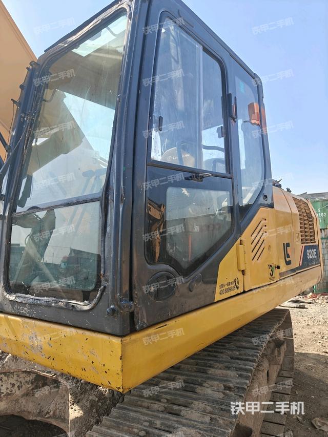 駕駛室左前45度（駕駛室部分）