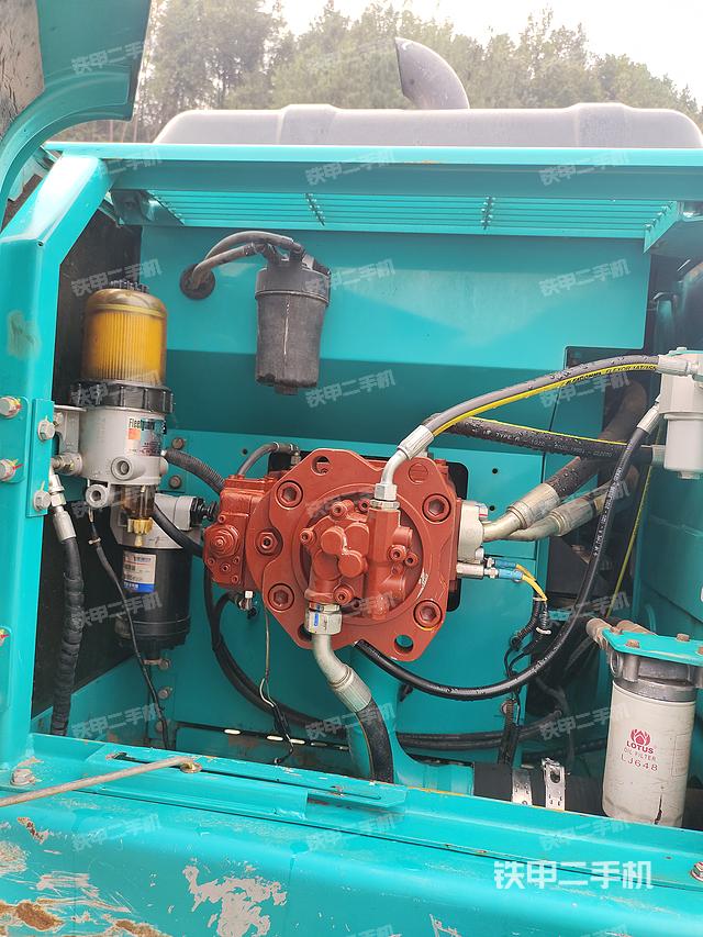 液壓泵艙室正面整體（整機(jī)外觀）