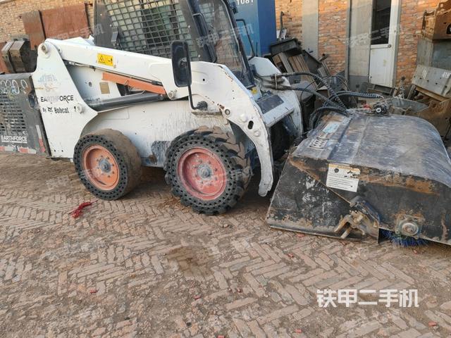 左驅(qū)動輪/左后輪(行走機構(gòu)) 左驅(qū)動輪/左后輪(行走機構(gòu))