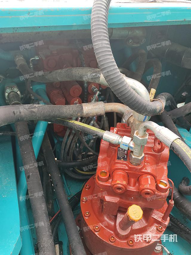 回轉(zhuǎn)馬達(dá)和主控閥（整機(jī)外觀）