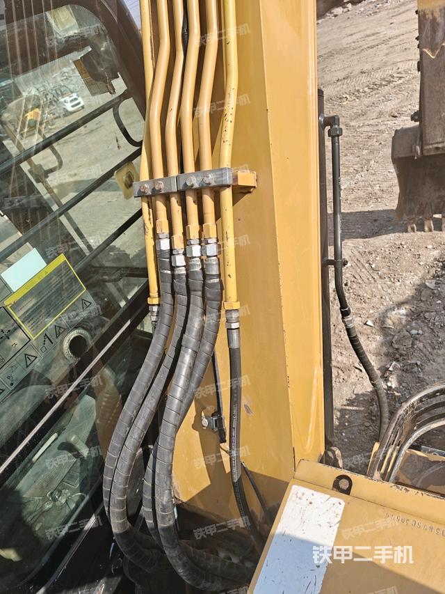 大臂背部俯視（工作和回轉(zhuǎn)裝置）