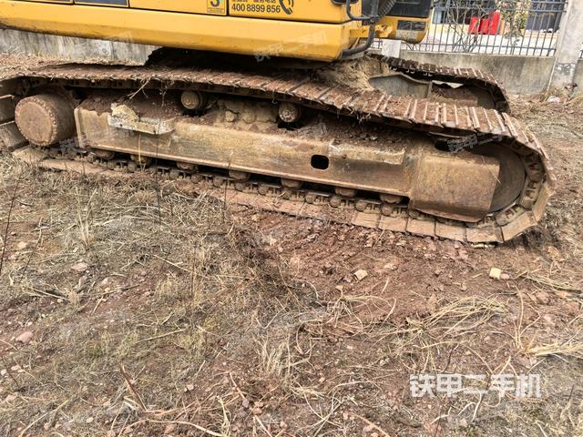 單側(cè)履帶整體(整機(jī)外觀) 單側(cè)履帶整體(整機(jī)外觀)