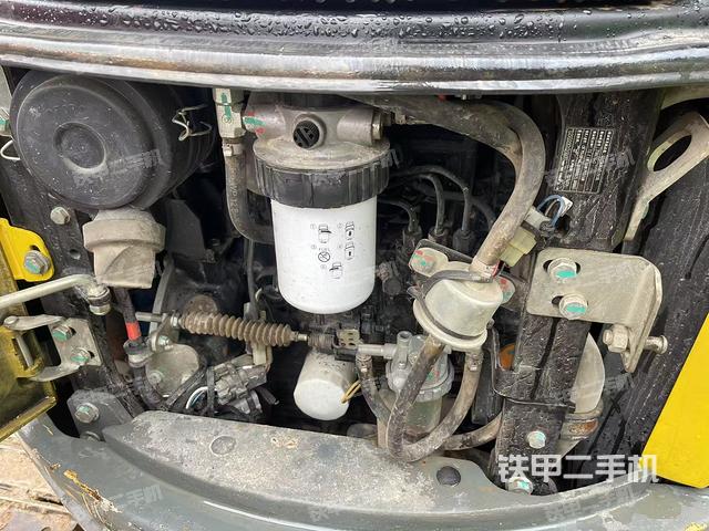 回转马达和主控阀（整机外观）