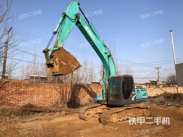 駕駛室整體(整機(jī)外觀) 駕駛室整體(整機(jī)外觀)