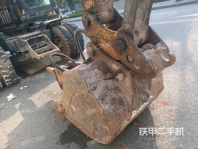 鏟斗45度(工作和回轉(zhuǎn)裝置) 鏟斗45度(工作和回轉(zhuǎn)裝置)
