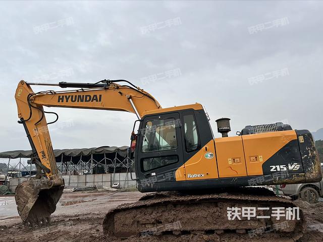 现代R215VS挖掘机的设备实拍-第3张实拍照片