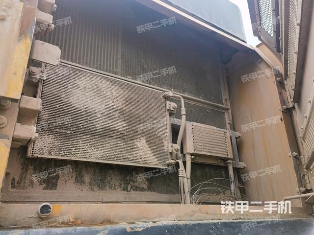 散熱器正面(大件艙室) 散熱器正面(大件艙室)