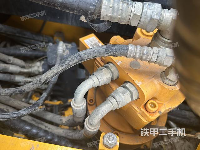 回转马达和主控阀（整机外观）