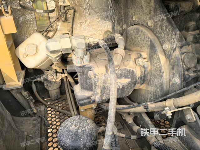 液壓泵艙室正面整體（整機(jī)外觀）