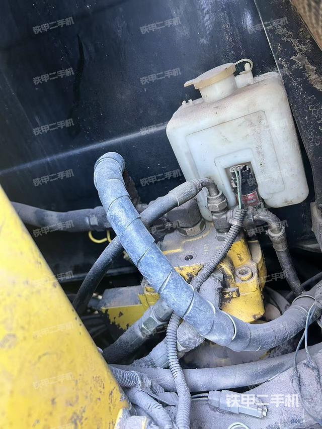 回转马达和主控阀（整机外观）