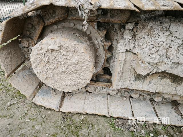 左驅(qū)動輪（行走機構(gòu)）