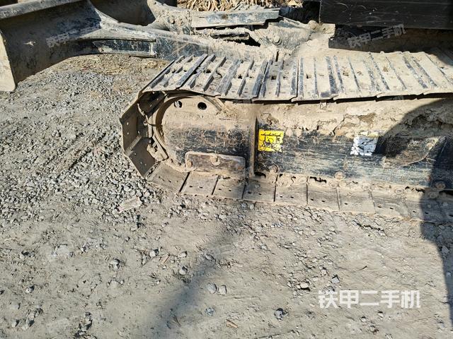 左驅(qū)動輪（行走機構(gòu)）