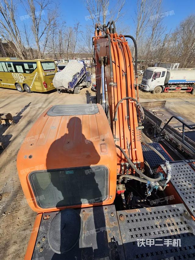 駕駛室頂部（整機(jī)外觀）