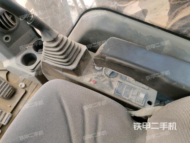 座椅右側(cè)控制臺/鑰匙門/油門/含右手柄（駕駛室部分）