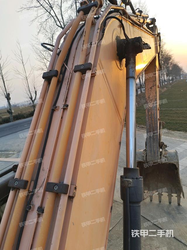 大臂背部俯視（工作和回轉(zhuǎn)裝置）