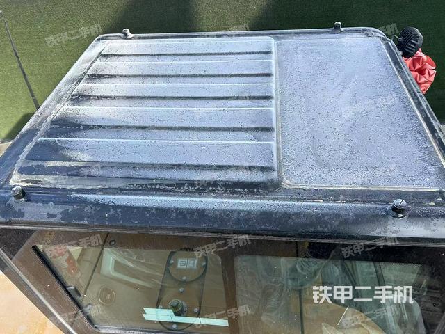 驾驶室顶部（整机外观）