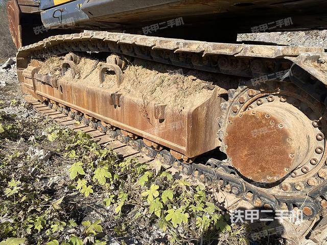 單側(cè)履帶整體(整機外觀) 單側(cè)履帶整體(整機外觀)