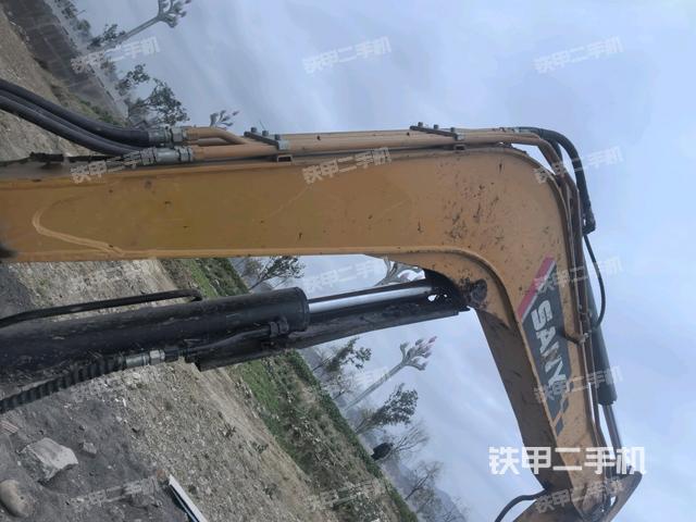 大臂背部俯視（工作和回轉(zhuǎn)裝置）