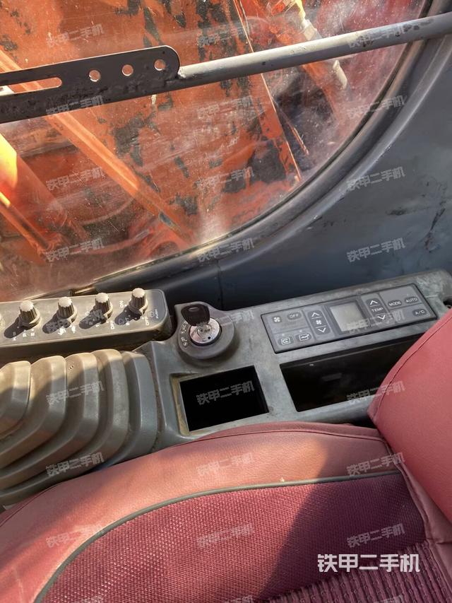 座椅左側(cè)控制臺/音響/含左手柄（駕駛室部分）