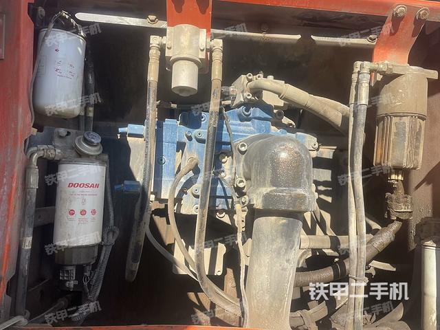 液壓泵斜45?左（大件艙室）