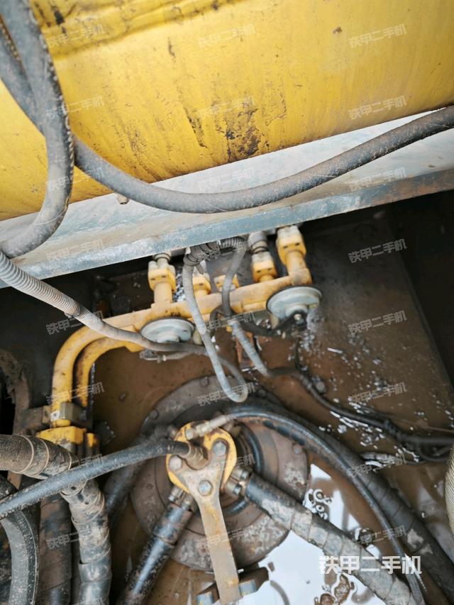 现代R215VS挖掘机的设备实拍-第46张实拍照片