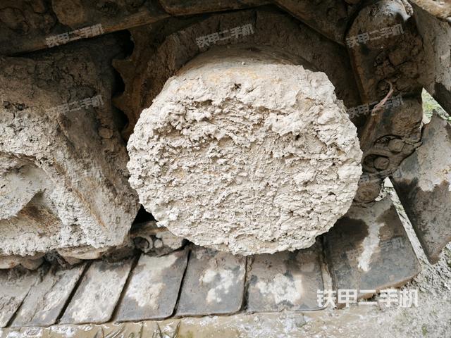 右驅(qū)動輪（行走機構(gòu)）