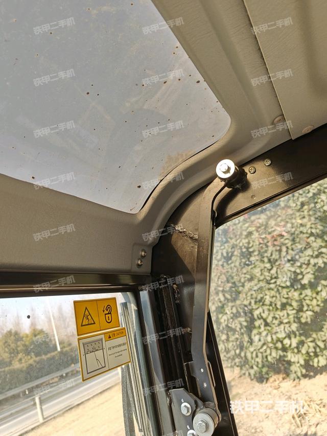 座椅右側(cè)控制臺/鑰匙門/油門/含右手柄（駕駛室部分）