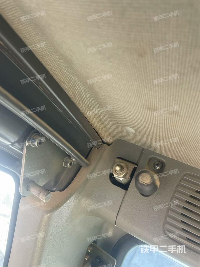 駕駛室左前45度（駕駛室部分）