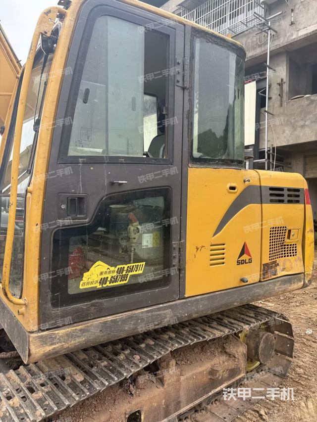 ?駕駛室正側(cè)（駕駛室部分）