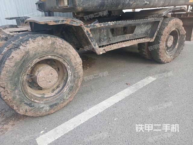 左側(cè)履帶整體?(行走機(jī)構(gòu)) 左側(cè)履帶整體?(行走機(jī)構(gòu))
