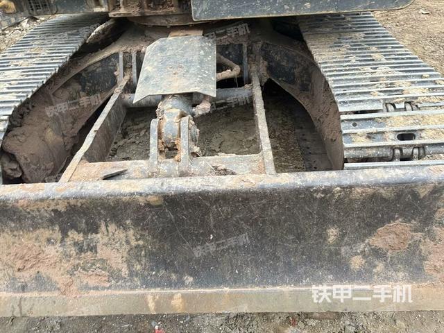 轉(zhuǎn)盤和下車架正前（工作和回轉(zhuǎn)裝置）