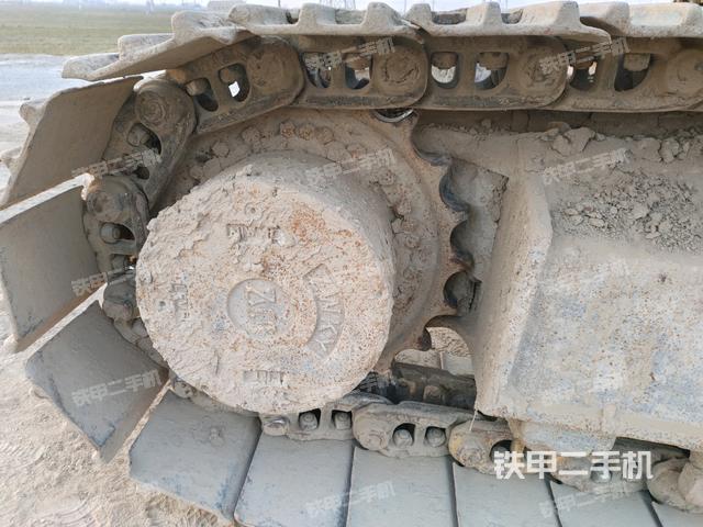 左驅(qū)動輪（行走機構(gòu)）